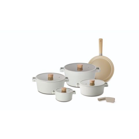 NEOFLAM 11 PCS FIKA SET (CASSEROLES 16+22+24+26 CM WITH GLASS LIDS) + FRYPAN 24 CM INDUCTION BOTTOM + SILICONE GRIPS 2 PCS SAHARA SANDS COLOR